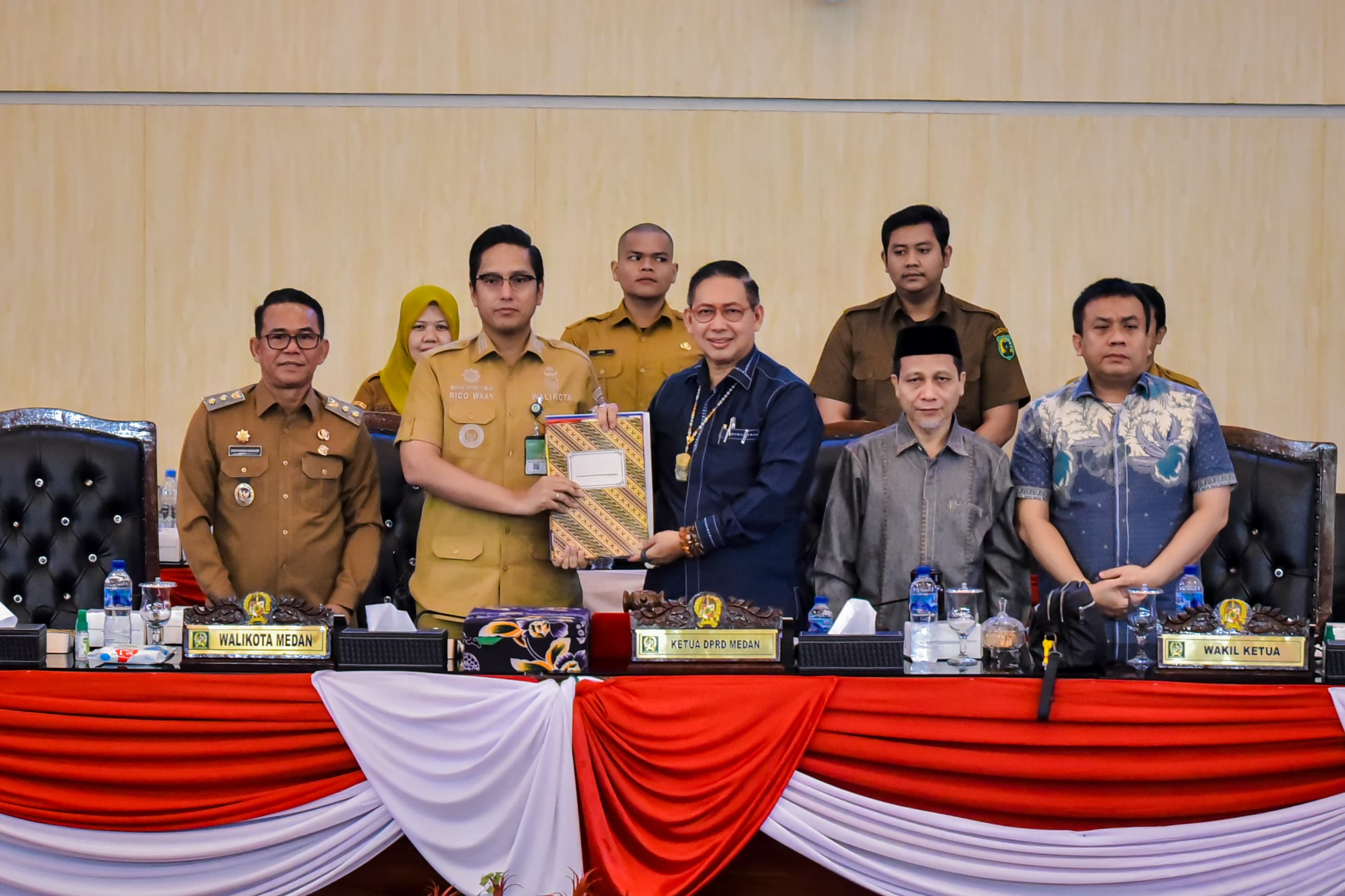 Pembahasan Ranperda Sistem Kesehatan Kota Medan Berlanjut, Rico Waas Hadiri Paripurna Jawaban Fraksi DPRD Medan